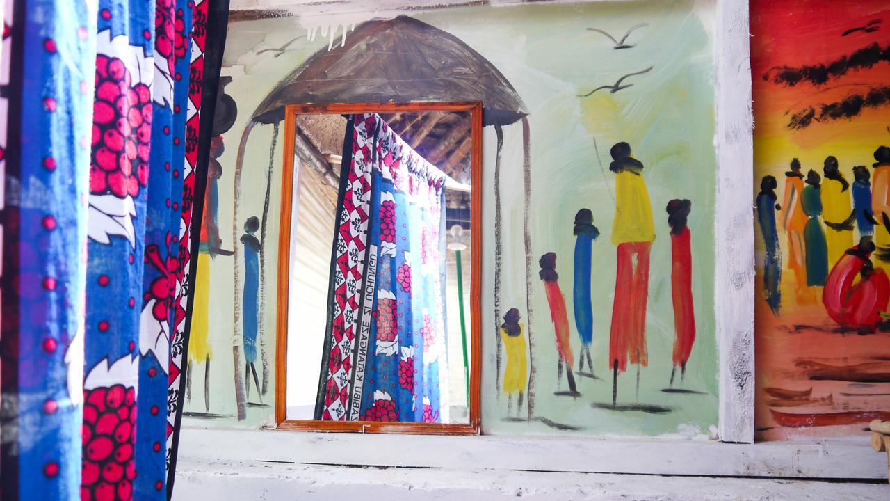 Soul Breeze Backpackers Diani Hostel Diani Beach Bagian luar foto